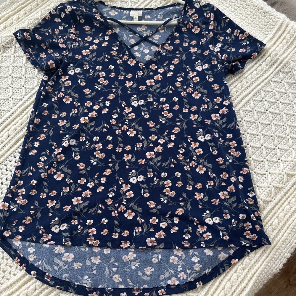 Kaileigh Womens Size S Blue Floral Print Short Sleeve Blouse Criss Cross V Neck
